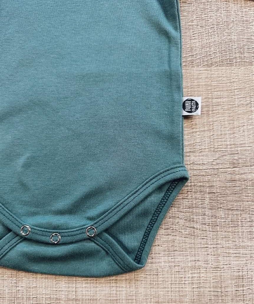 Body-de-bebe-manga-longa-goblin-blue-azul-menino-algodao-minimalista-1.jpg