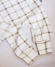 O Kit Bebê Macacão Minimalista 3 Peças | Xadrez Verão é a escolha perfeita para unir beleza, praticidade e segurança nos primeiros dias do bebê. 6