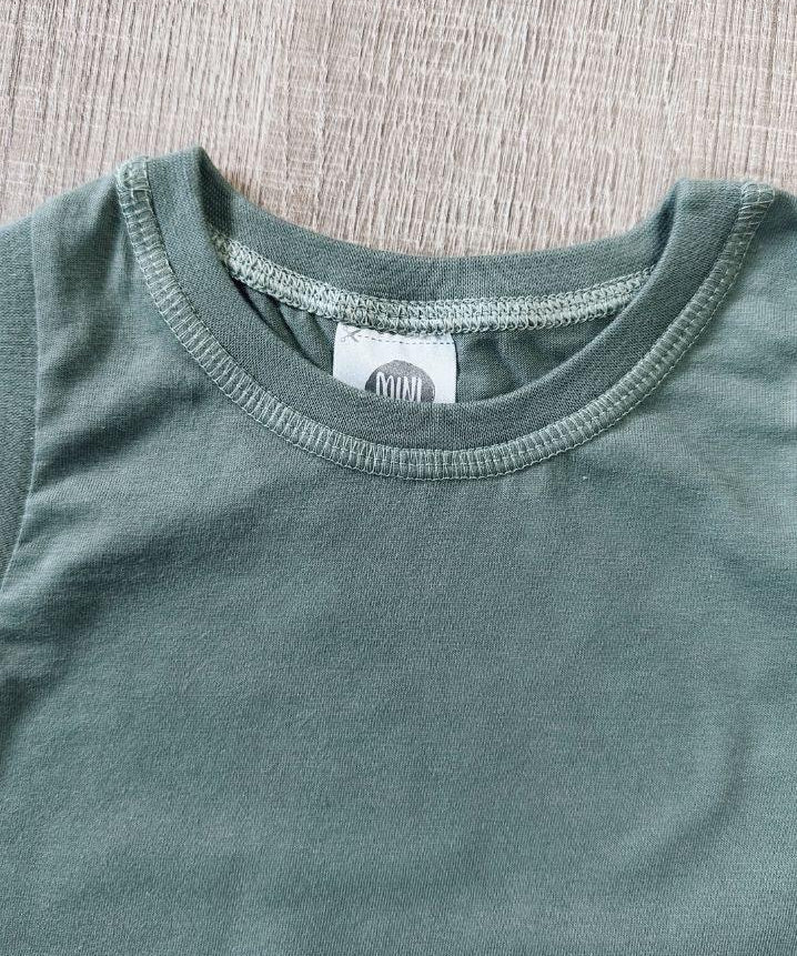 Regata-liso-verde-minimalista-bebe_1_aec6cc24-2802-4012-8419-97dce9e6c4be.jpg