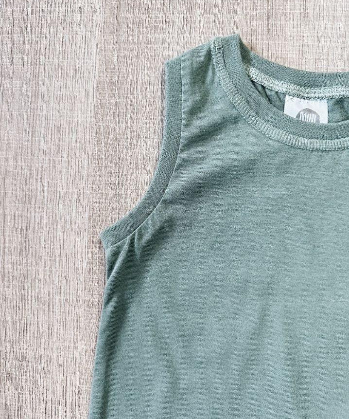Regata-liso-verde-minimalista-bebe_2_8f4441e9-5070-49aa-b52a-738b2fb4e4f5.jpg