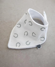 Babador Bandana Unissex | Lucky - MiniMalista Baby - 0.3, b2b, Baby, black-friday, com-desconto-mm10, Meia Estação, Menino, new -bebê-minimalista-estiloso