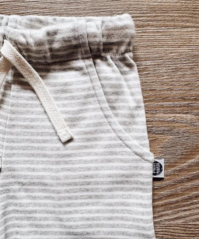 Bermuda Cargo Infantil Unissex | Listrinhas Cinza - MiniMalista Baby - 0.28, b2b, black-friday, Calor, com-desconto-mm10, Kids, Menino, Neutro, new, tab-tam-shorts-cargo, Unissex, Verão -bebê-minimalista-estiloso