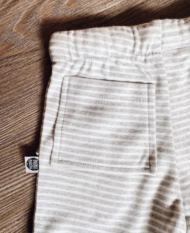 Bermuda Cargo Infantil Unissex | Listrinhas Cinza - MiniMalista Baby - 0.28, b2b, black-friday, Calor, com-desconto-mm10, Kids, Menino, Neutro, new, tab-tam-shorts-cargo, Unissex, Verão -bebê-minimalista-estiloso