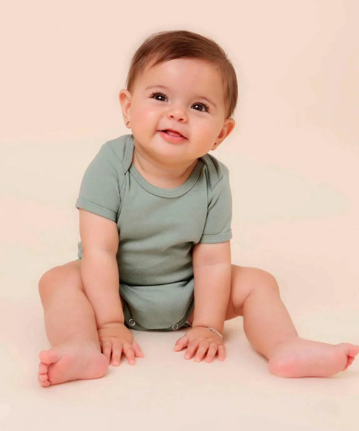 Body de Bebê Manga Curta Unissex MiniMalista | Liso Sage - MiniMalista Baby - 0.3, 0.35, b2b, Baby, black-friday, com-desconto-mm10, Meia Estação, Menino, tab-tam-body-curto -bebê-minimalista-estiloso