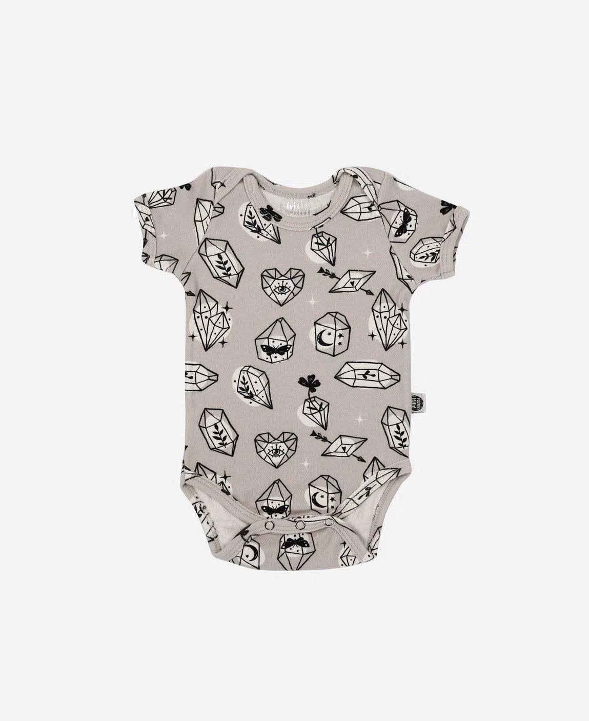Body de Bebê Manga Curta Unissex | Crystal - MiniMalista Baby - 0.4, b2b, Baby, black-friday, Meia Estação, Menina, Neutro, outlet, SALE-FINAL, tab-tam-body-curto, Unissex -bebê-minimalista-estiloso