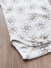 Body de Bebê Manga Curta Unissex | Flower Power - MiniMalista Baby - 0.3, Ano Novo, b2b, Baby, black-friday, com-desconto-mm10, Meia Estação, Menina, Reveillon, tab-tam-body-curto -bebê-minimalista-estiloso