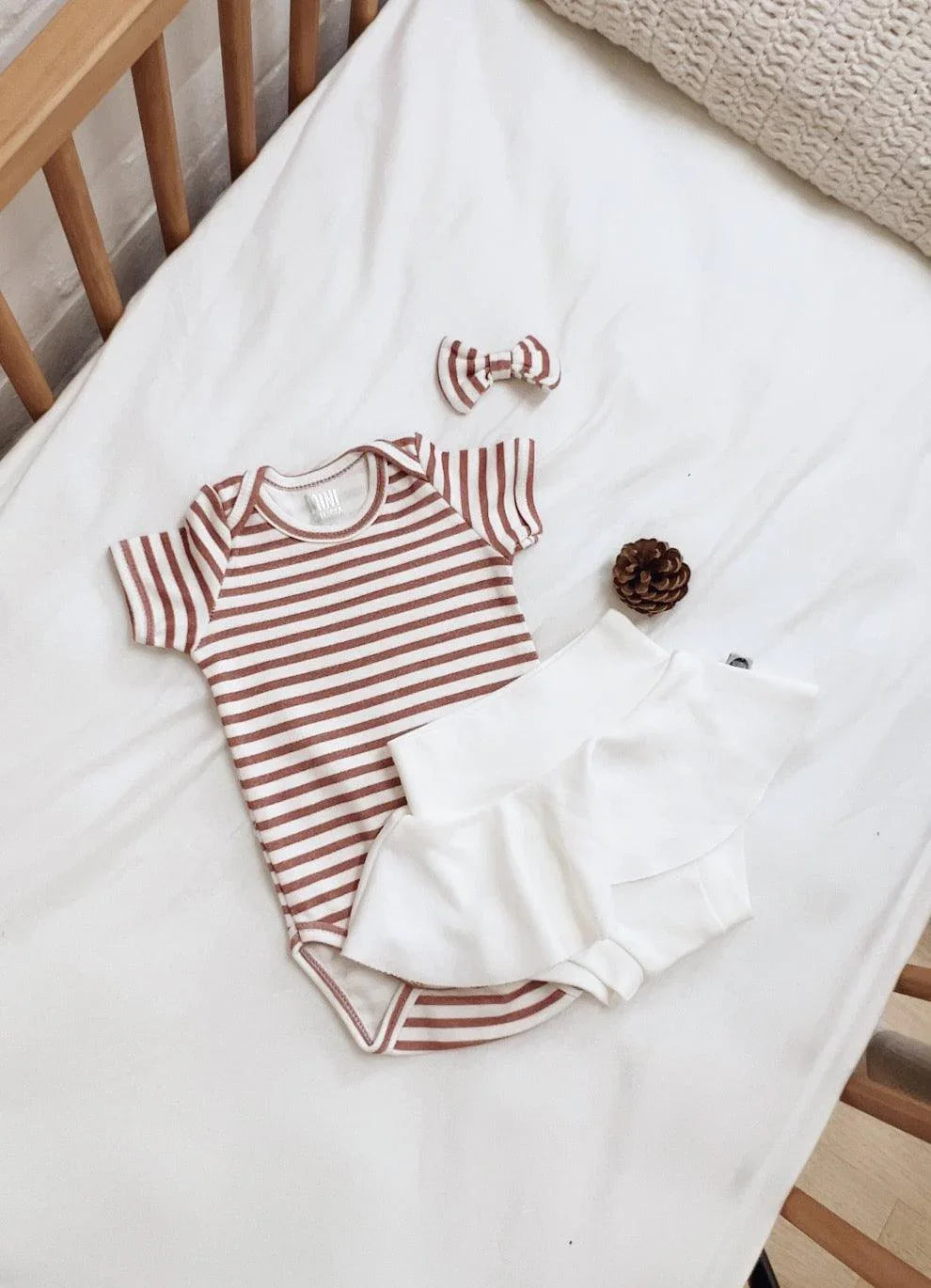 Body de Bebê Manga Curta Unissex | Listrinhas Chutney - MiniMalista Baby - 0.3, 0.45, b2b, Baby, black-friday, com-desconto-mm10, Meia Estação, Menino, Neutro, new, tab-tam-body-curto, Unissex -bebê-minimalista-estiloso