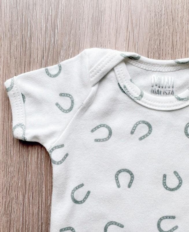 Body de Bebê Manga Curta Unissex | Lucky - MiniMalista Baby - 0.3, b2b, Baby, black-friday, com-desconto-mm10, Meia Estação, Menino, new, tab-tam-body-curto -bebê-minimalista-estiloso