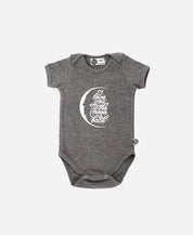 Body de Bebê Manga Curta Unissex To The Moon - MiniMalista Baby - 0.2, 0.3, b2b, Baby, black-friday, com-desconto-mm10, Meia Estação, Menina, Menino, Neutro, tab-tam-body-curto, Unissex -bebê-minimalista-estiloso