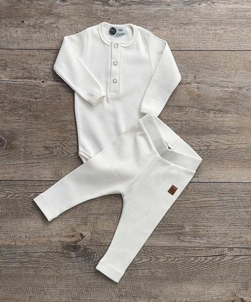 Calça Unissex Slim Canelado MiniMalista | Liso Branco Off - MiniMalista Baby - 0.25, 0.3, Ano Novo, anonovo, b2b, Baby, Best, black-friday, com-desconto-mm10, Frio, Kids, Menina, Neutro, new, Reveillon, tab-tam-calça-slim, Unissex -bebê-minimalista-estiloso