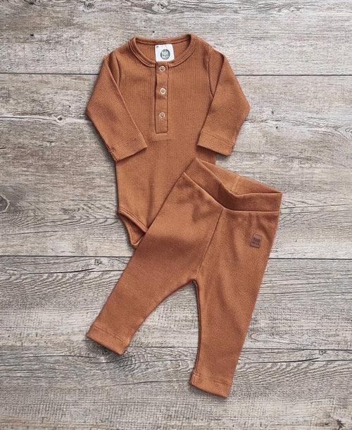 Calça Unissex Slim Canelado MiniMalista | Liso Ginger - MiniMalista Baby - 0.3, 0.35, b2b, Baby, black-friday, com-desconto-mm10, Frio, Kids, Menina, Menino, Neutro, tab-tam-calça-slim, Unissex, Winter Sale 30% -bebê-minimalista-estiloso