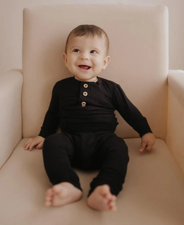 Pijama Bebê Unissex Manga Longa MiniMalista Liso Branco