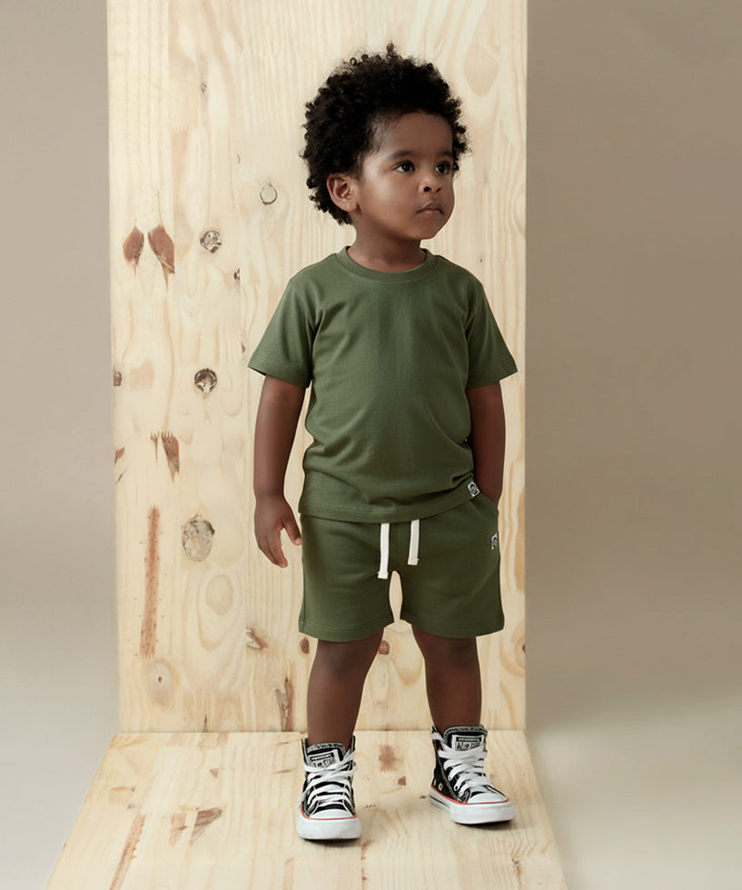 conjunto-camiseta-e-bermuda-menino-liso-jungle-green-2.jpg