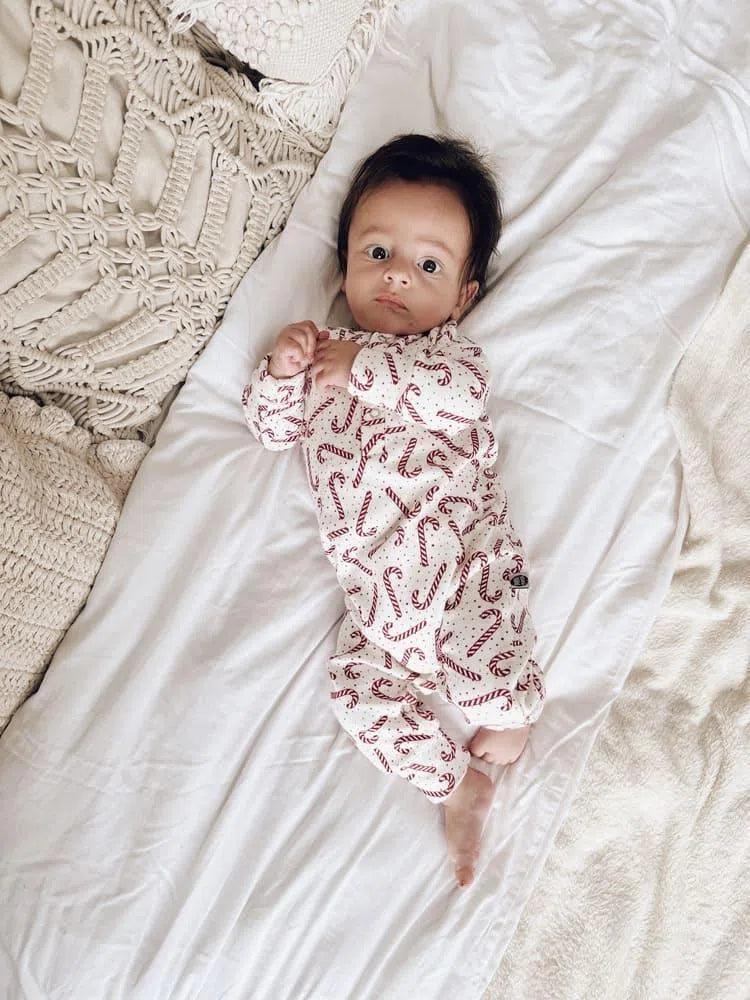 Macacão de Bebê Raglan Botões Unissex | Candy Cane - MiniMalista Baby - 0, 2macacoespor199, b2b, Baby, Christmas, com-desconto-mm10, Meia Estação, Menina, natal, Neutro, tab-tam-mac-botões, Unissex, Xmas -bebê-minimalista-estiloso