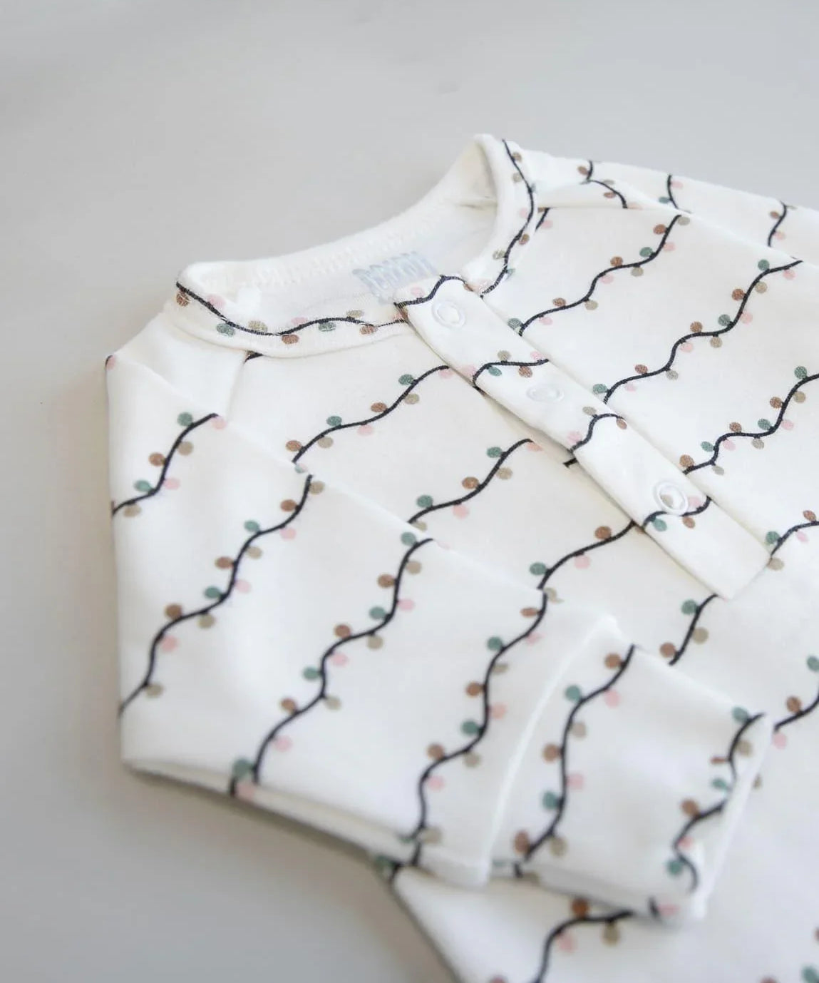 Macacão de Bebê Raglan Botões Unissex | Lights - MiniMalista Baby - 0, 2macacoespor199, Ano Novo, b2b, Baby, Christmas, com-desconto-mm10, Meia Estação, Menina, natal, Neutro, Reveillon, tab-tam-mac-botões, Unissex, Xmas -bebê-minimalista-estiloso