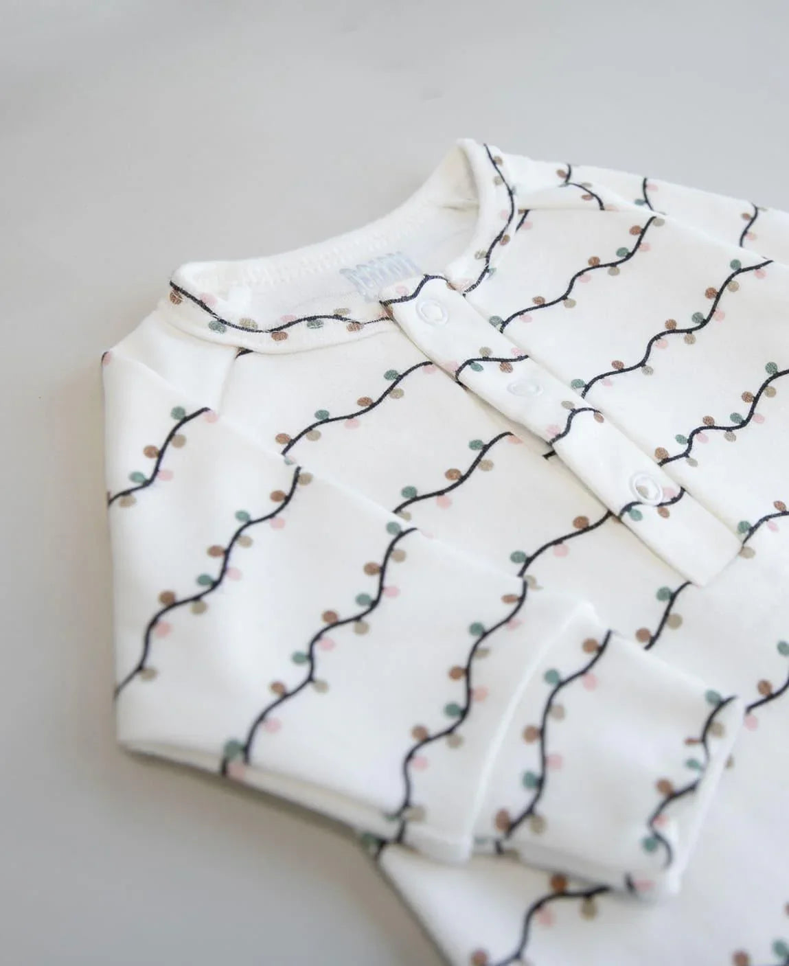 Macacão de Bebê Raglan Botões Unissex | Lights - MiniMalista Baby - 0, 2macacoespor199, Ano Novo, b2b, Baby, Christmas, com-desconto-mm10, Meia Estação, Menina, natal, Neutro, Reveillon, tab-tam-mac-botões, Unissex, Xmas -bebê-minimalista-estiloso