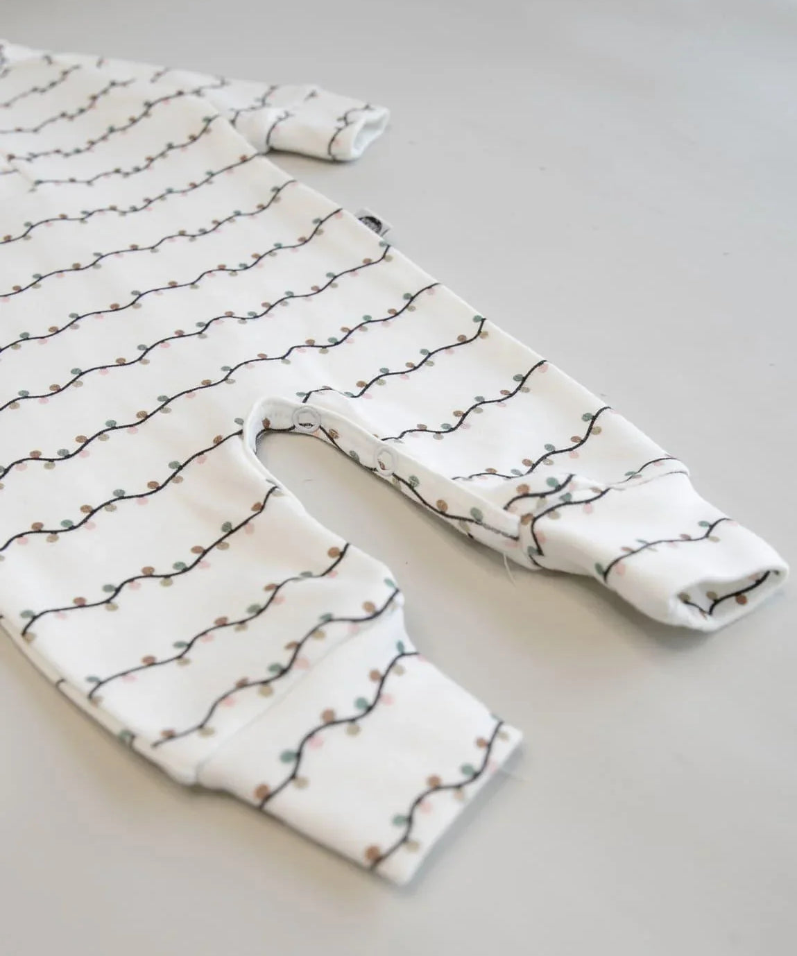 Macacão de Bebê Raglan Botões Unissex | Lights - MiniMalista Baby - 0, 2macacoespor199, Ano Novo, b2b, Baby, Christmas, com-desconto-mm10, Meia Estação, Menina, natal, Neutro, Reveillon, tab-tam-mac-botões, Unissex, Xmas -bebê-minimalista-estiloso