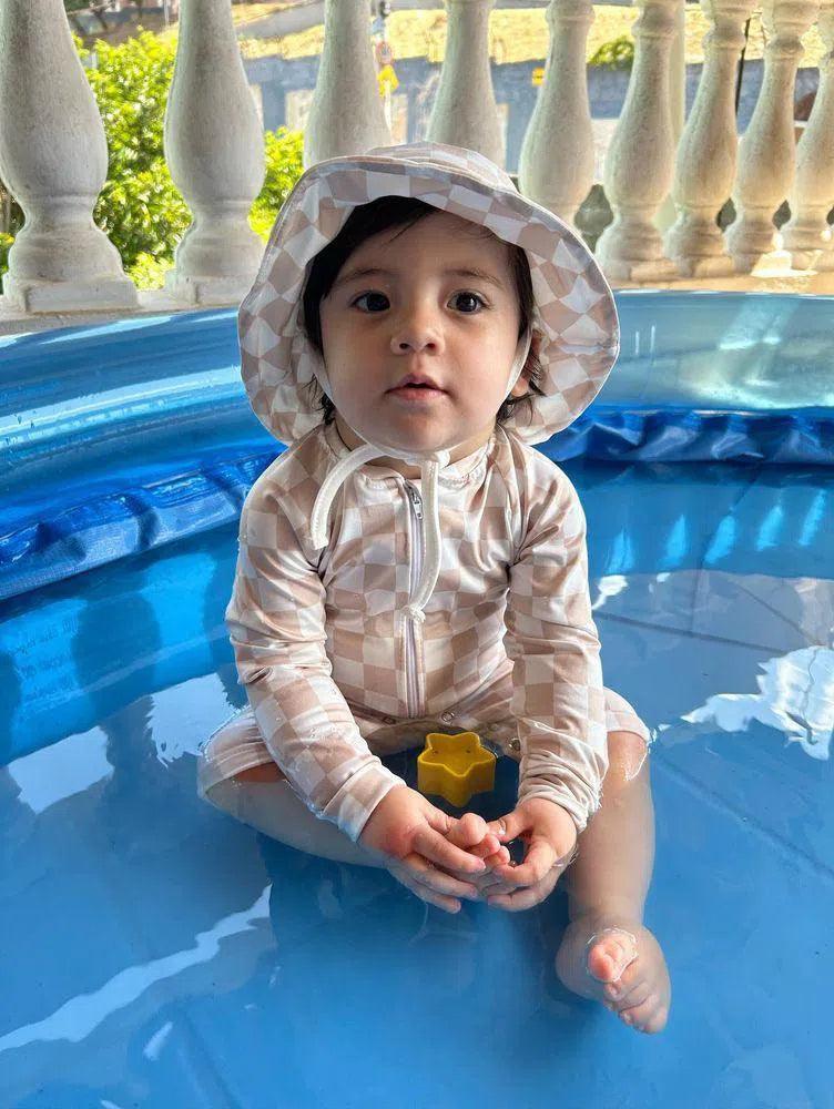 Macaquinho de Praia Estampado UV50+ | Racer Beige - MiniMalista Baby - 0, b2b, Baby, Calor, com-desconto-mm10, Menina, Neutro, tab-tam-macaquinho-praia, Unissex, Verão -bebê-minimalista-estiloso