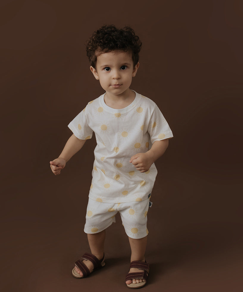 Bermuda-Camiseta-infantil-bebe-menino-menina-unissex-manga-curta-solar-solzinhos-amarelos-verao-minimalista-baby-algodao-4_e49cf9f3-ca68-48c5-98ee-578279739156.jpg