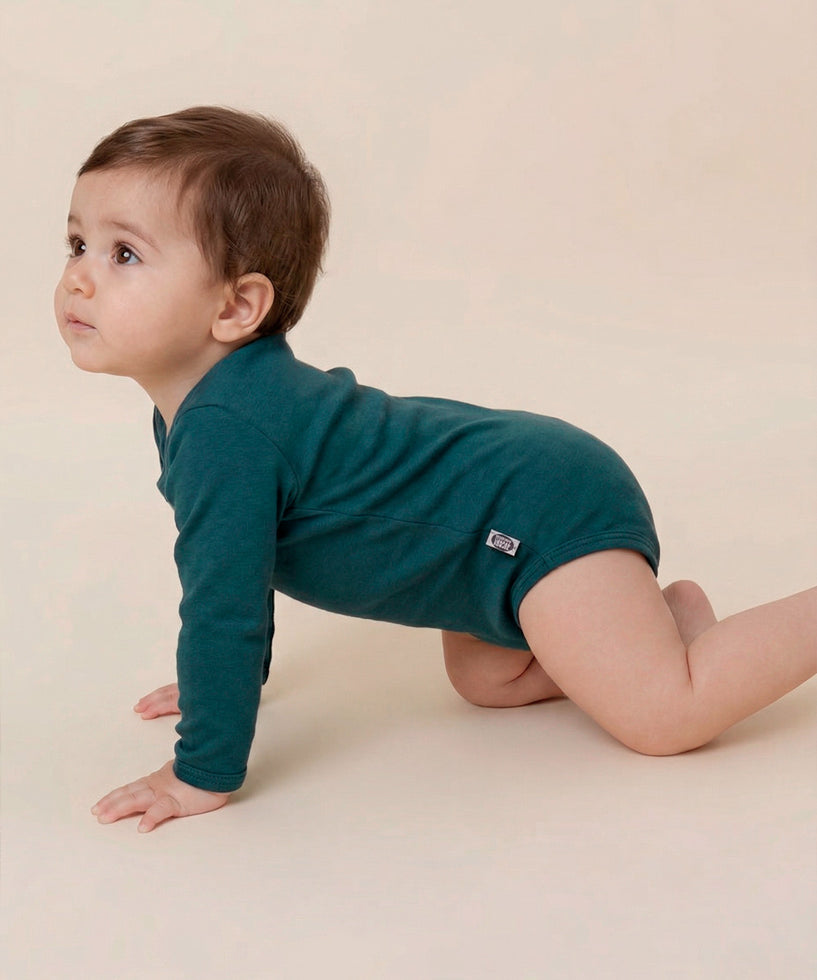 Body-bebe-manga-longa-verde-escuro-deep-green-menino-algodao-minimalista-3.jpg