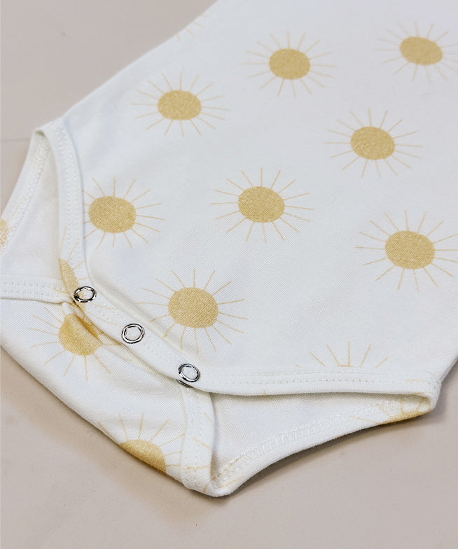 Body-de-bebe-manga-curta-unissex-menina-neutro-solar-sol-sois-amarelo-e-branco-bebe-verao-1_7ee204a8-0614-42bd-b177-4be50296362d.jpg