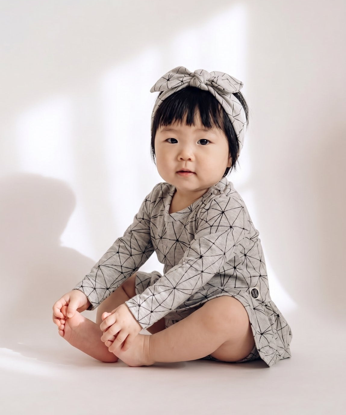 Body-Vestido Bebê Manga Longa em malha mescla estampa Satellite — Coleção Starry Night MiniMalista Baby, moda bebê menina inverno com faixinha coordenada