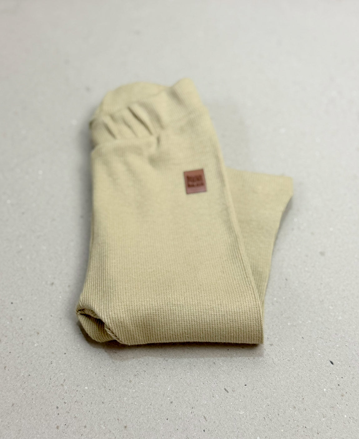 Calça Slim Canelada Liso Avelã combinação de look - avelã terroso com tons quentes e estampas naturais - MiniMalista Baby