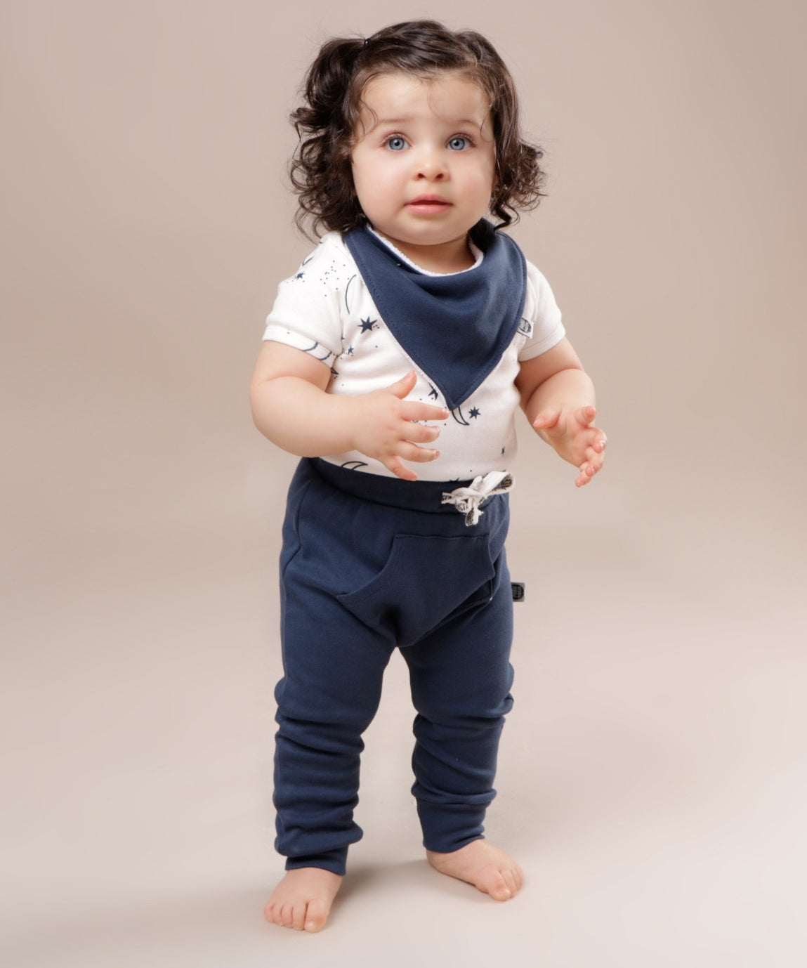 Calca-bebe-menino-bolsao-minimalista-liso-azul-marinho-ocean.jpg