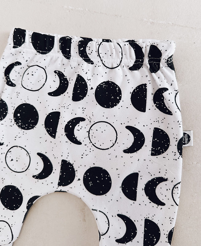 Conjunto Bebê Unissex Calça + Body Longo + Babador | Preto e Lunar