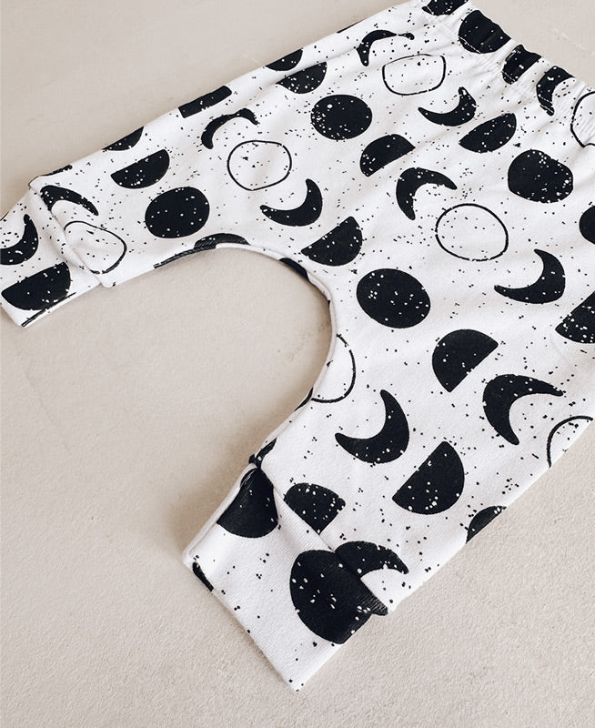 Conjunto Bebê Unissex Calça + Body Longo + Babador | Preto e Lunar