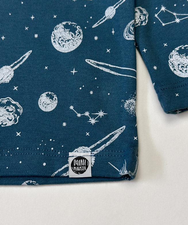 Camiseta-infantil-manga-longa-inverno-moderna-estampa-raglan-azul-marinho-sky-saturno-ceu-azul-menino-2.jpg