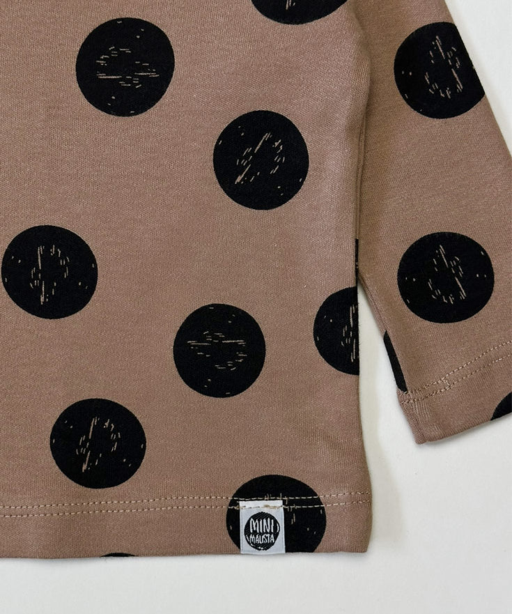 Camiseta-infantil-manga-longa-inverno-moderna-unissex-full-moon-marrom-bolas-pretas--4.jpg