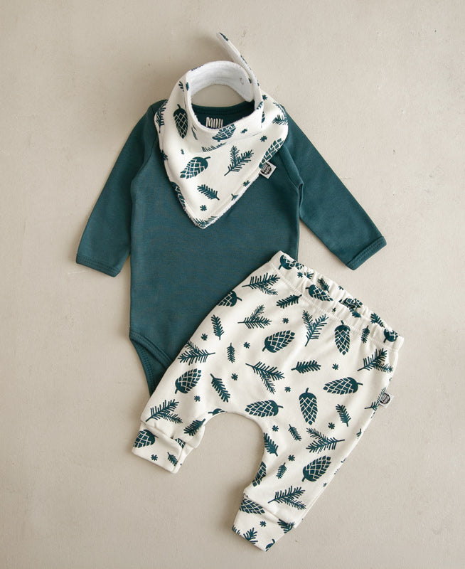 Conjunto Bebê Menino Calça + Body Longo + Babador | Deep Green e Pine Cones