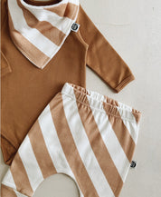 Conjunto Bebê Menino Calça + Body Longo + Babador | Goldie e Listras Diagonais Bege