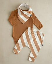 Conjunto Bebê Menino Calça + Body Longo + Babador | Goldie e Listras Diagonais Bege
