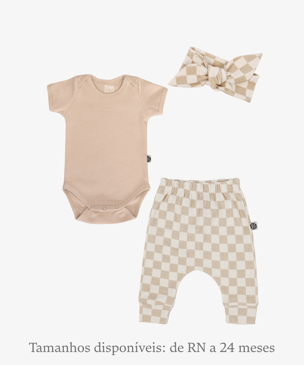 Conjunto Bebê Menina Calça + Body Curto + Faixinha | Beige e Racer Beige - MiniMalista Baby: body manga curta Liso Beige, calça harém e faixinha na estampa quadriculada Racer Beige, algodão macio, look neutro de menina