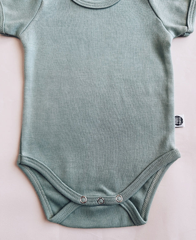 Conjunto Verão Bebê Menina Body e Saia | Sage e Blueberry