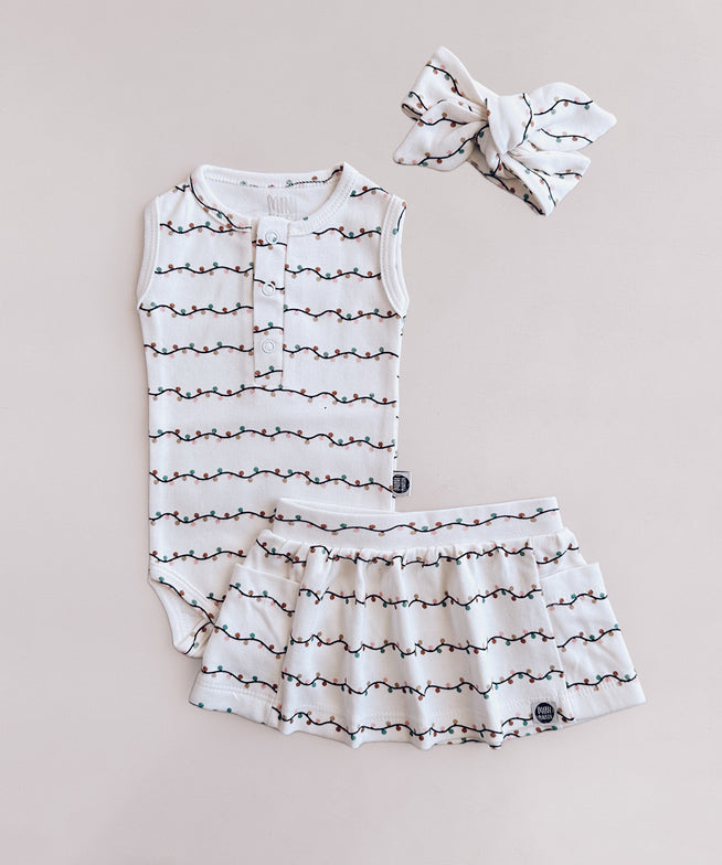 Conjunto-bebe-menina-feminino-verao-body-regata-e-saia-e-faixinha-natal-luzinhas-lights-minimalista-baby.jpg