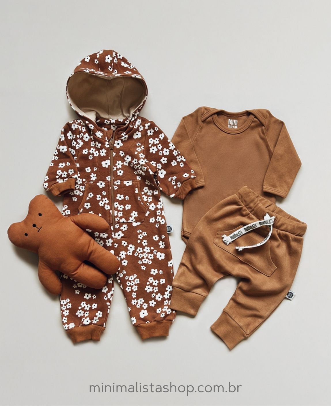 Conjunto-macacao-capuz-bebe-field-body-calca-goldie-minimalista-bebe-2.jpg