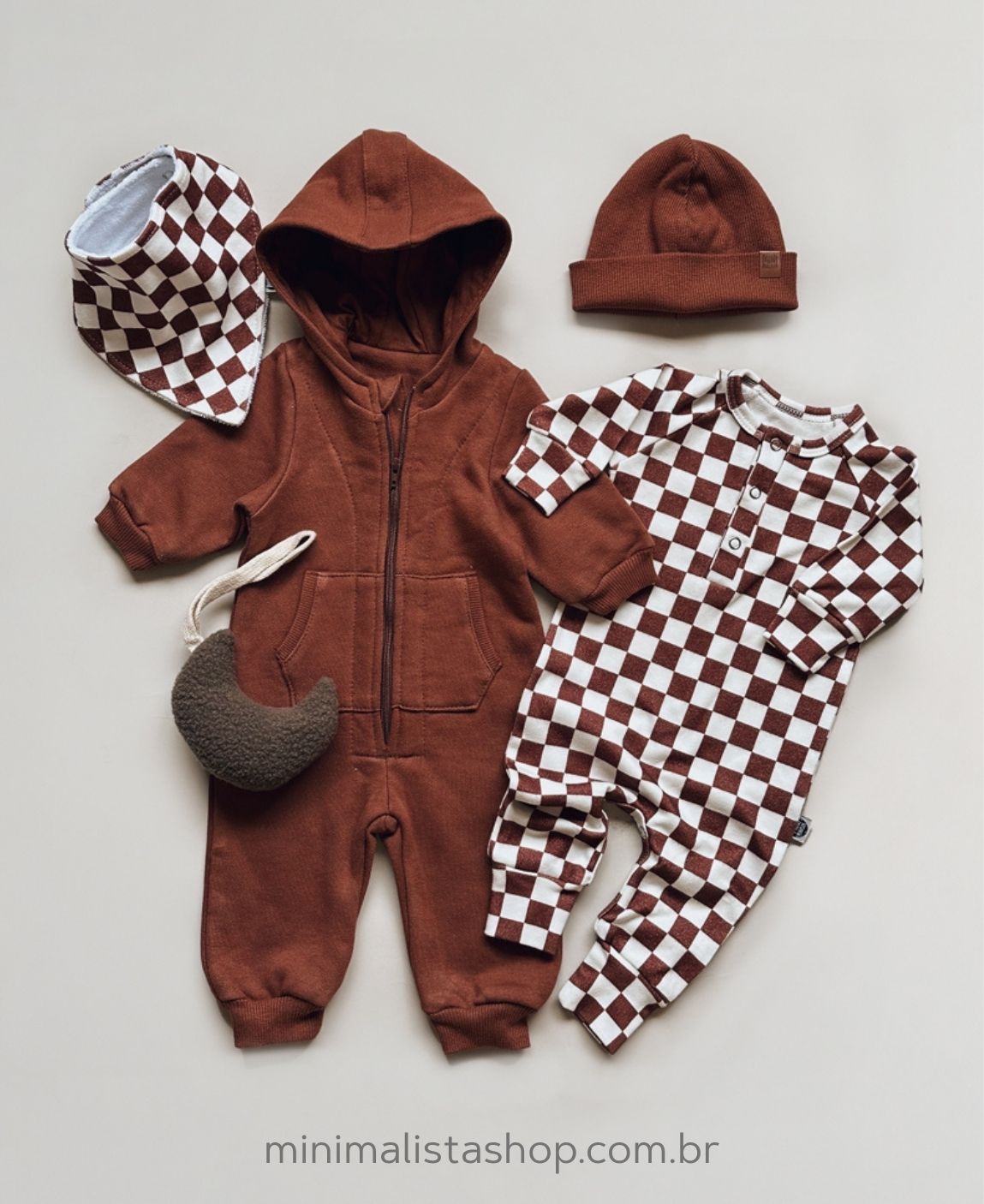 Conjunto-macacao-capuz-bebe-racer-oak-e-marrom-macacao-touca-babador-2.jpg