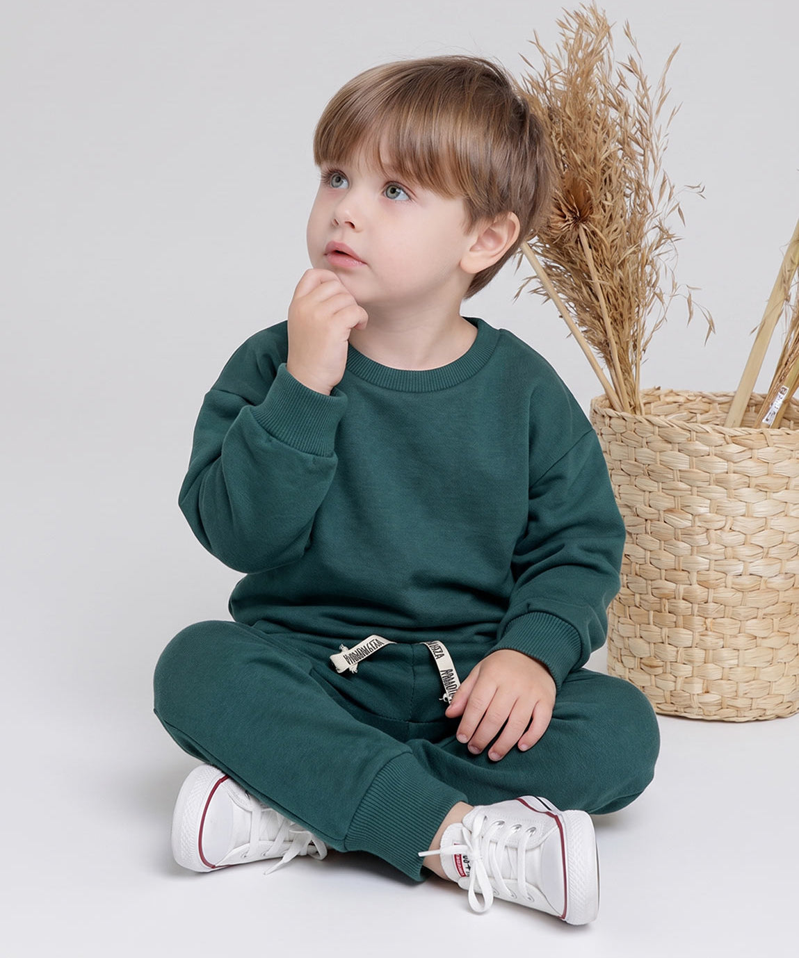 Conjunto-menino-bebe-moletom-liso-verde-escuro-deep-green-minimalista-algodao-2.jpg