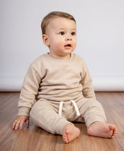 Conjunto Moletom Peluciado Liso Bege Claro MiniMalista Baby — Moletom Básico manga longa (sem capuz sem zíper) + Calça Moletom peluciada em Bege Claro, look unissex 100% algodão antialérgico, do RN aos 5-6 anos.