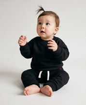 Conjunto Moletom Peluciado cor Preto em criança MiniMalista Baby — look coordenado unissex do Moletom Básico + Calça Moletom peluciada, algodão premium antialérgico, escala do RN aos 5-6 anos.