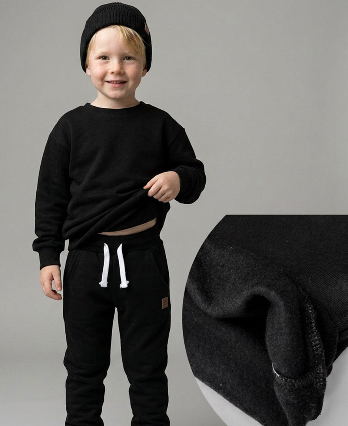 Conjunto Moletom Peluciado tom Preto MiniMalista Baby — Moletom Básico manga longa fit normal + Calça Moletom peluciada, look coordenado unissex 100% algodão respirável antialérgico.