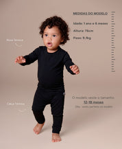 Calça Térmica Unissex Preto MiniMalista vista de detalhe — segunda pele em microfibra 92% Poliéster + 8% Elastano com Shape Memory, anti-pilling e Proteção UV 50+. Unissex, do bebê de 0-3 meses aos 5-6 anos.