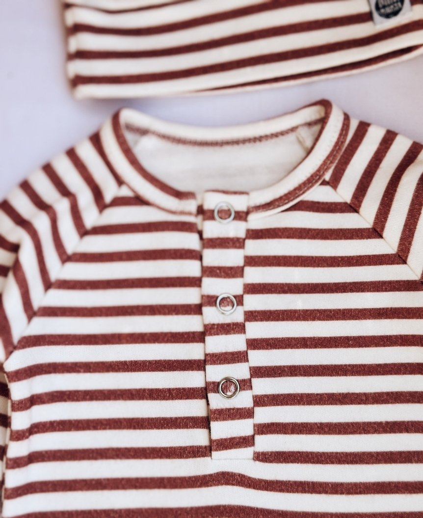 Macacão de Bebê Raglan Botões Unissex | Listrinhas Chutney