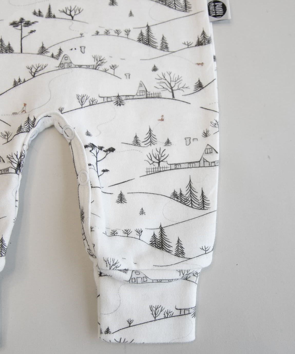 Macacao-Raglan-Bebe-Minimalista-Unissex-Natal-Village-2.jpg