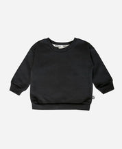 Moletom Básico Liso Preto MiniMalista Baby — caimento reto e soltinho da blusa fechada, algodão peluciado macio antialérgico, marca criada por mãe de criança com alergia na pele.