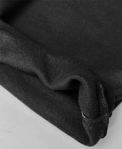 Moletom Básico Liso Preto MiniMalista — vista alternativa da blusa clássica com gola redonda em ribana, tom Preto sóbrio, algodão premium peluciado por dentro.