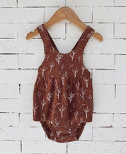 Conjunto Bebê Menina Pinafore + Tapa-Fraldas 2 Peças | Twig